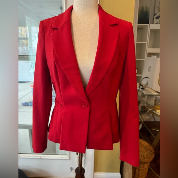 NWOT WHBM  Sz 4 Red Stretch blazer. High quality and perfect for the holidays. - Picture 2 of 6